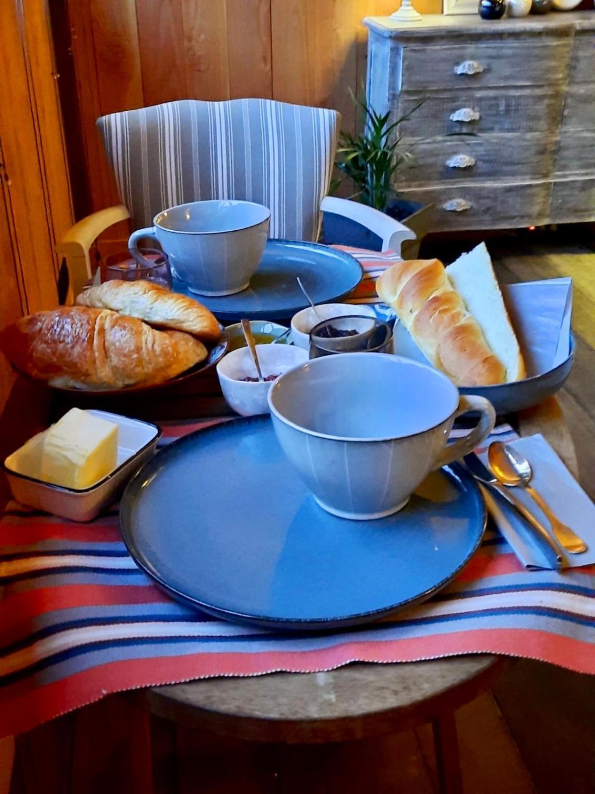 Pierres Et Jardins Bed & Breakfast Senlis  Exterior photo