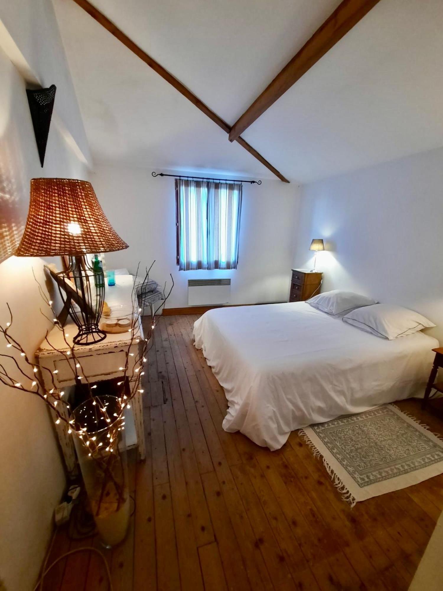 Pierres Et Jardins Bed & Breakfast Senlis  Exterior photo
